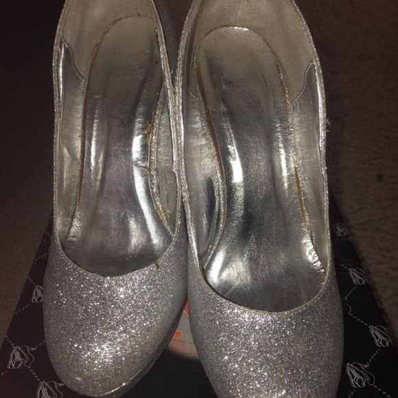 heels - Picture 2 of 2